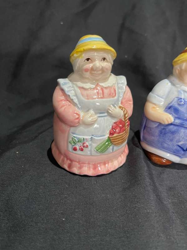 Salt pepper Mary Ann Baker handpainted