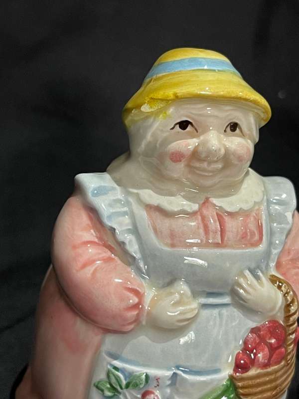Salt pepper Mary Ann Baker handpainted
