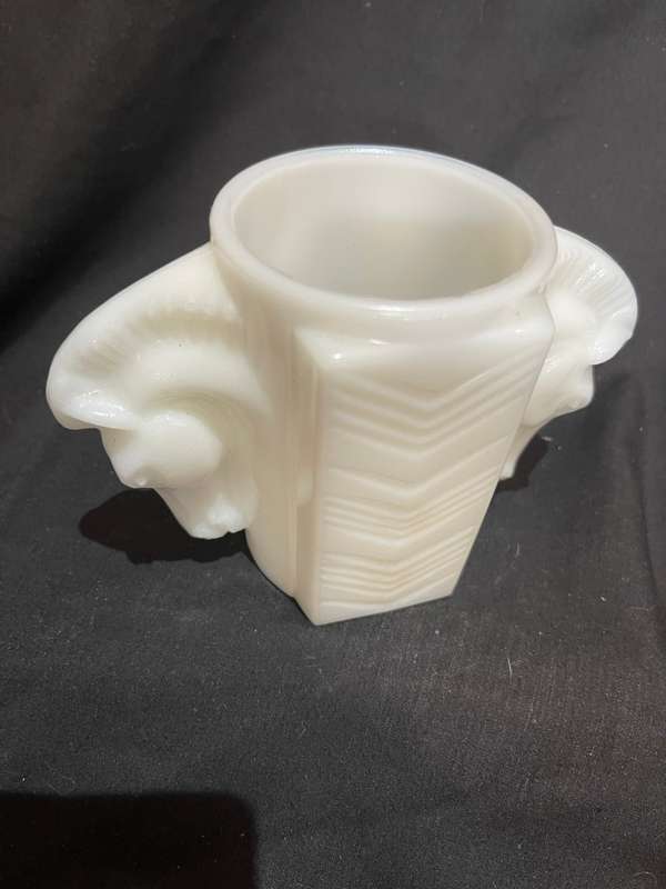 Vase milk glass