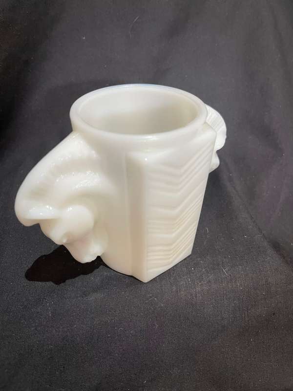 Vase milk glass