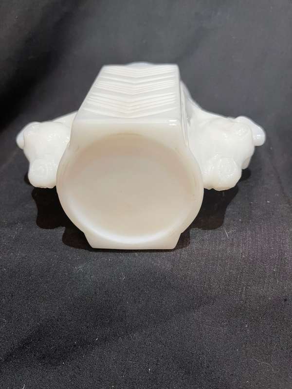 Vase milk glass