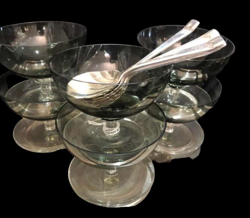 Dessert/parfait glasses
