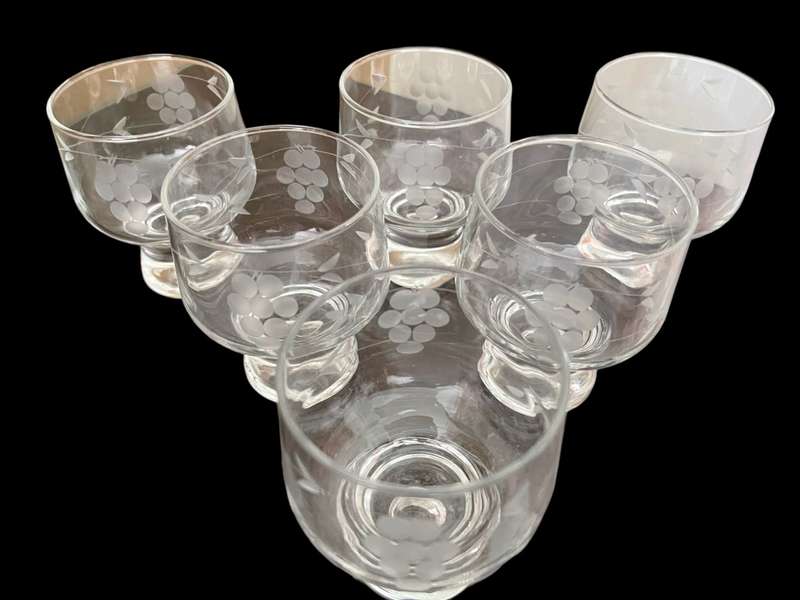Glasses grape etched