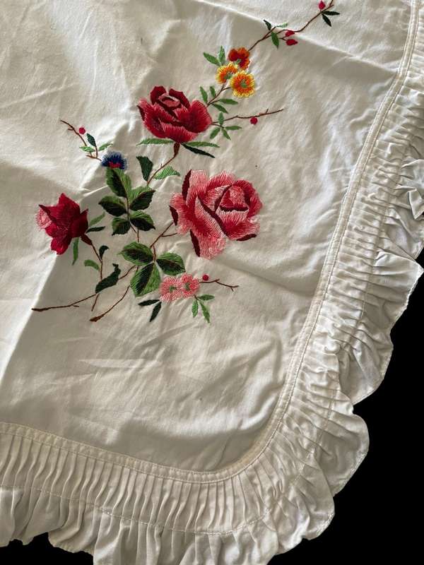 Pillowcase embroidered (E)