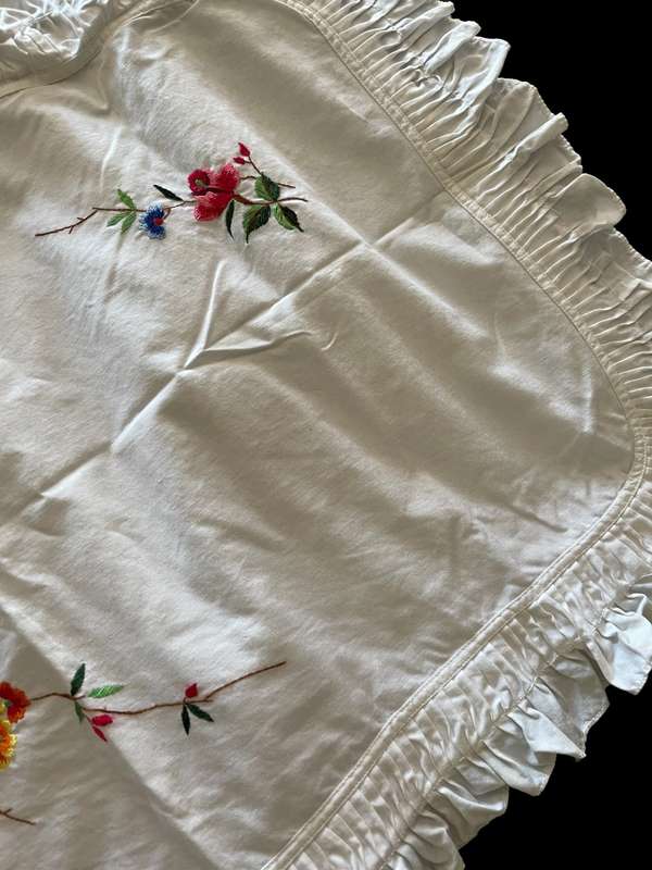 Pillowcase embroidered (E)