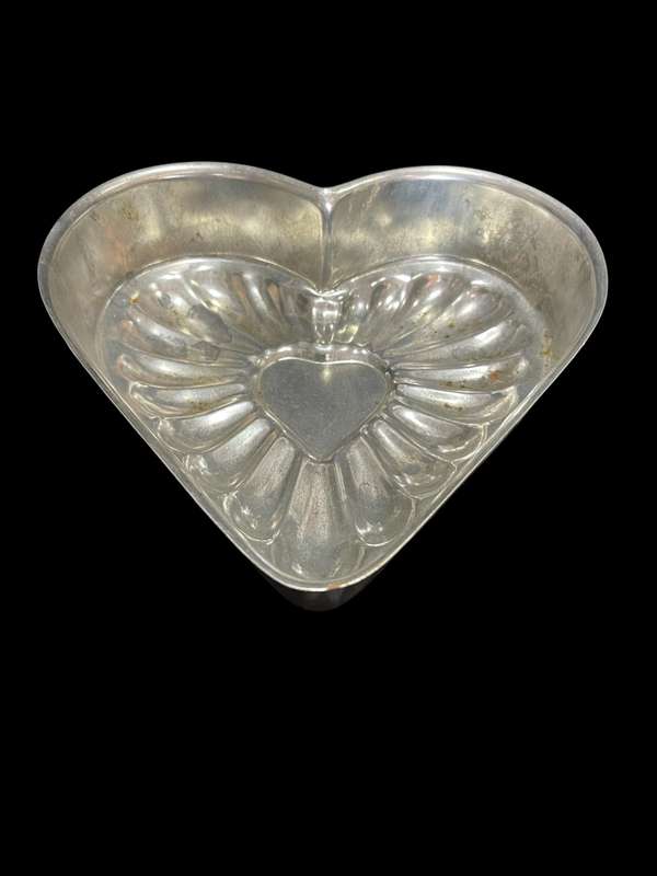 Cake tin heart shaped