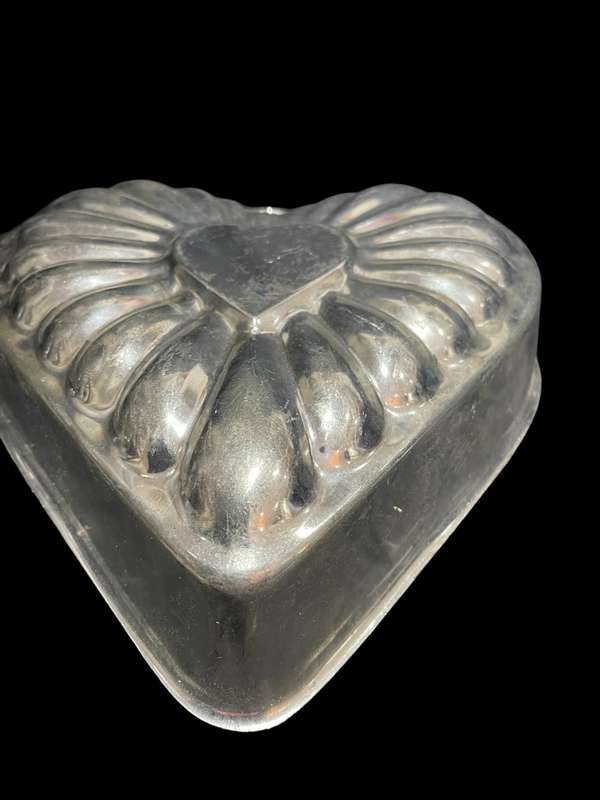Cake tin heart shaped