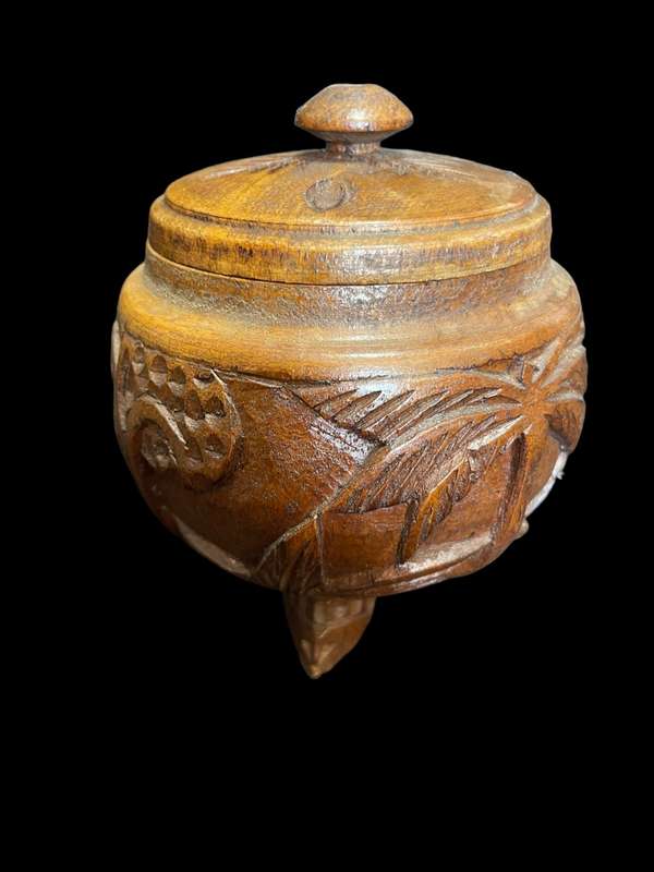 Jar lidded wood