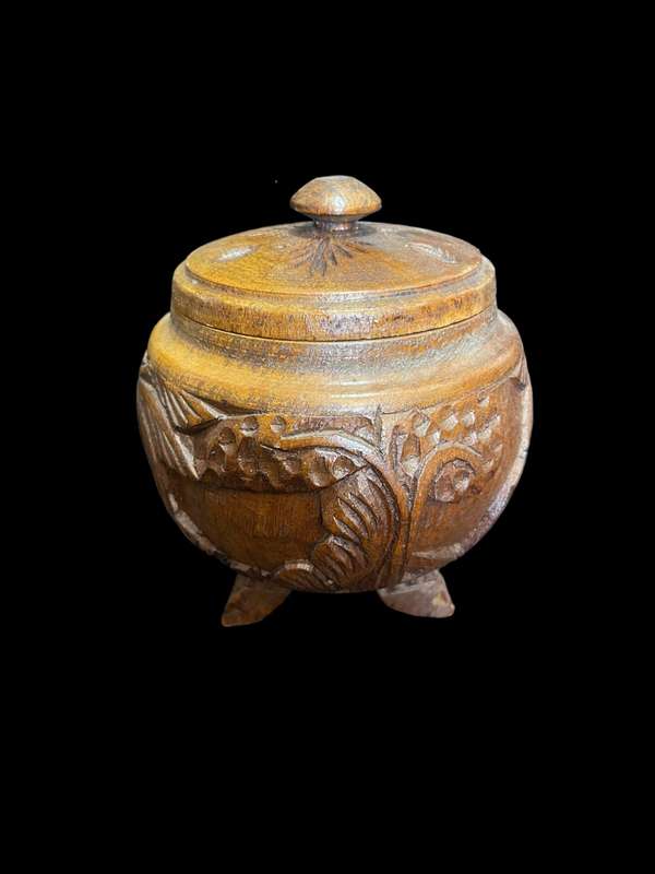 Jar lidded wood