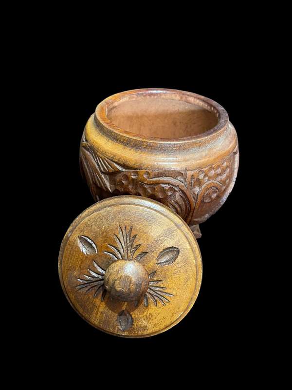 Jar lidded wood