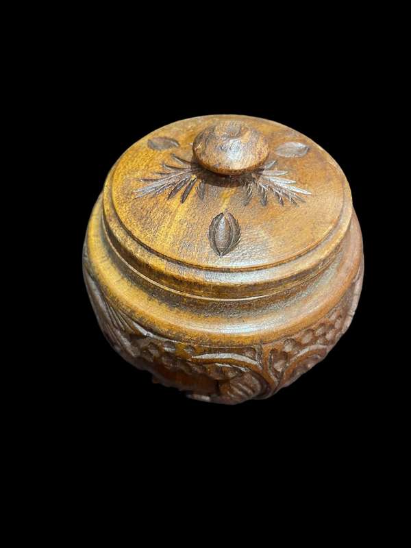 Jar lidded wood