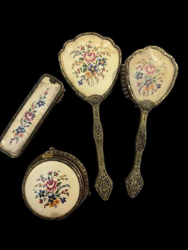 Brush mirror set petit point