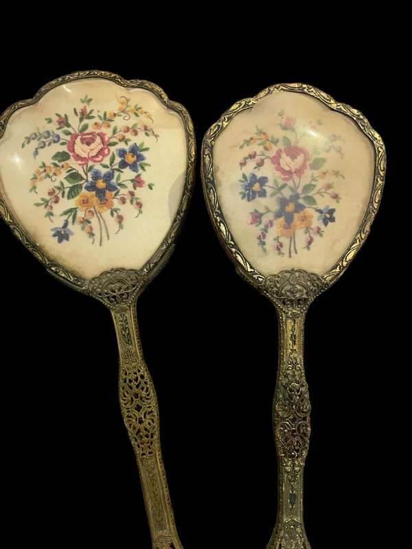Brush mirror set petit point