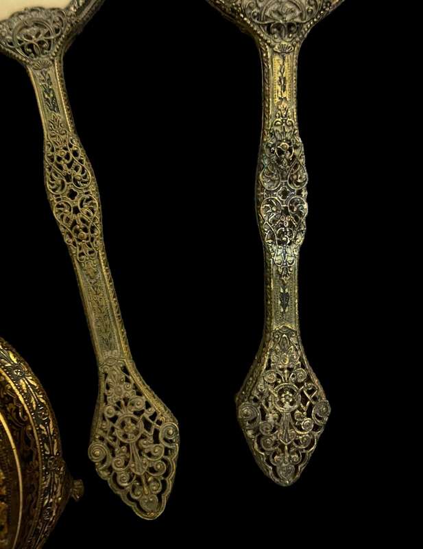 Brush mirror set petit point