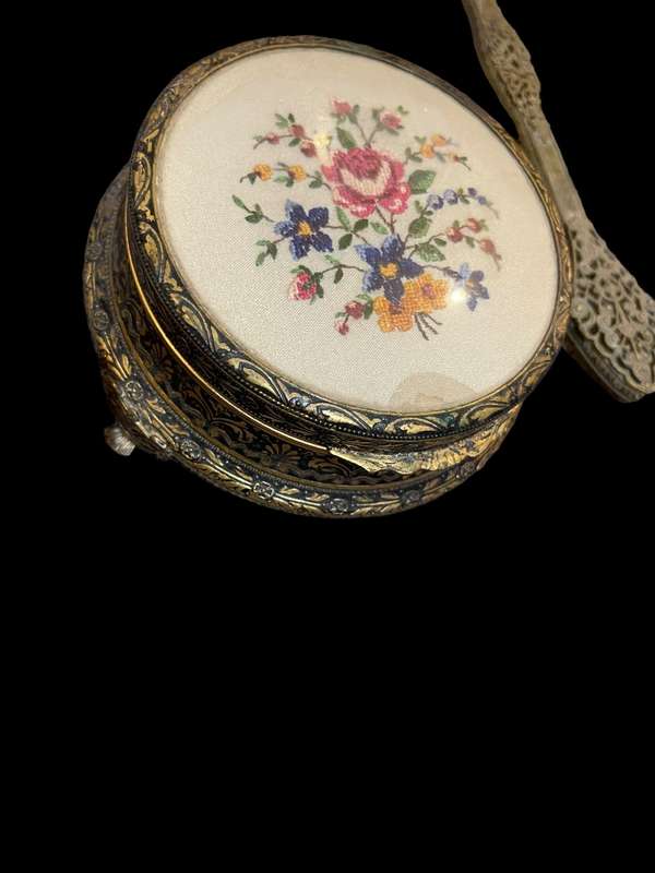 Brush mirror set petit point