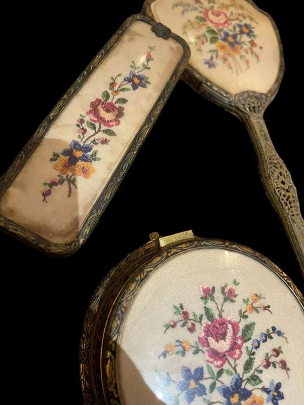 Brush mirror set petit point