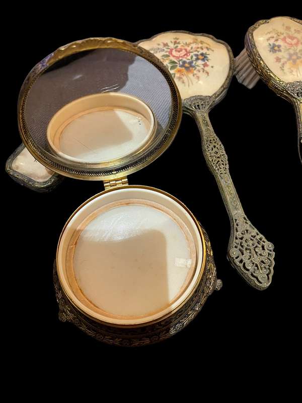 Brush mirror set petit point