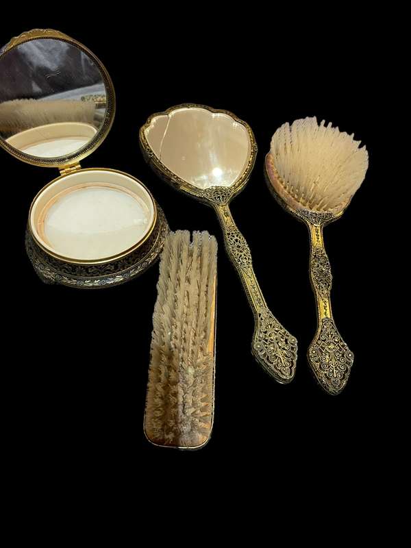 Brush mirror set petit point