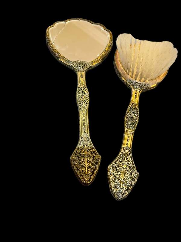 Brush mirror set petit point