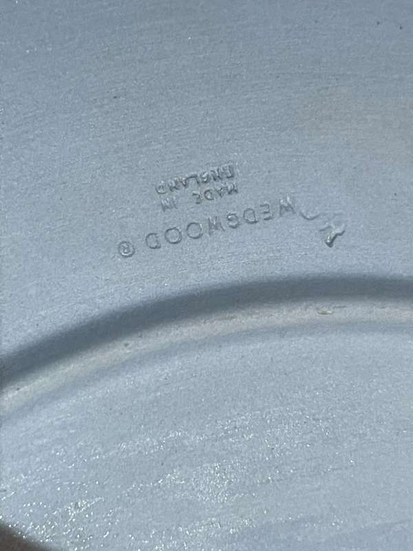 Plate Wedgwood large(J)