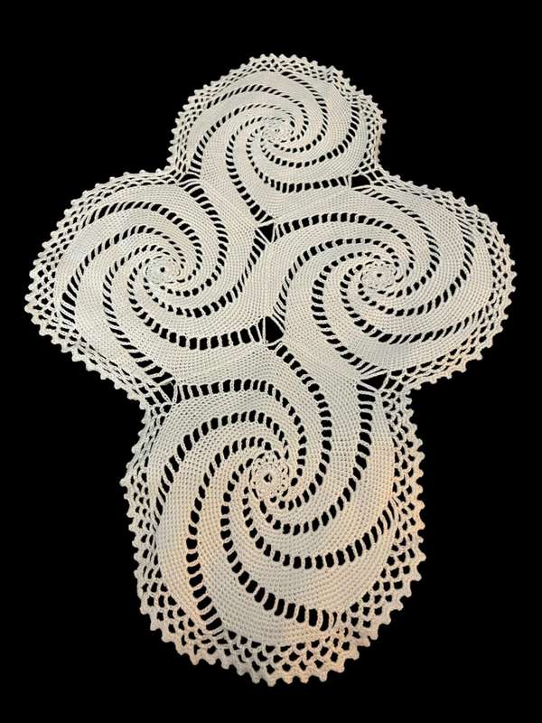 Doilie/centre piece (3)