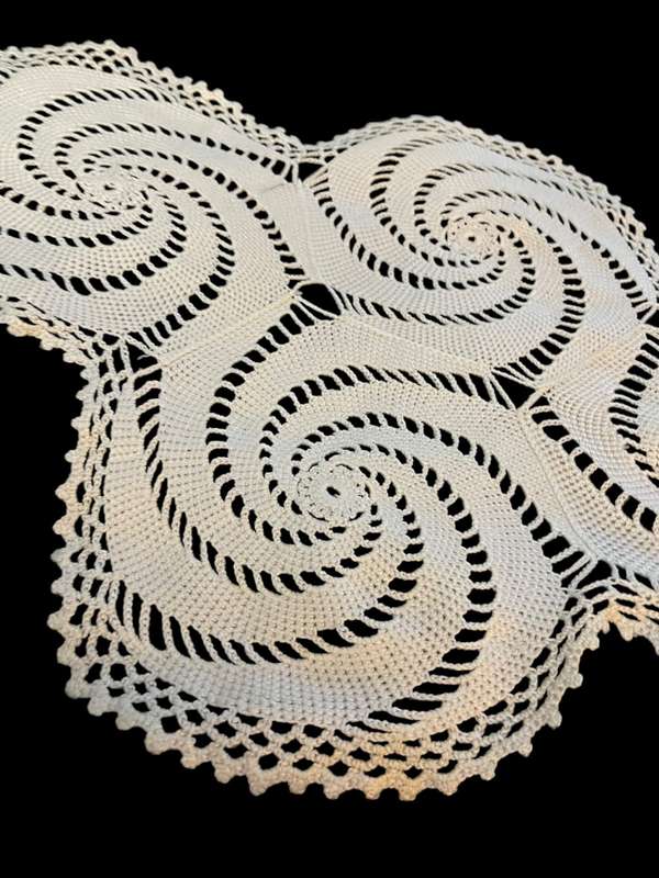 Doilie/table centre piece(4)