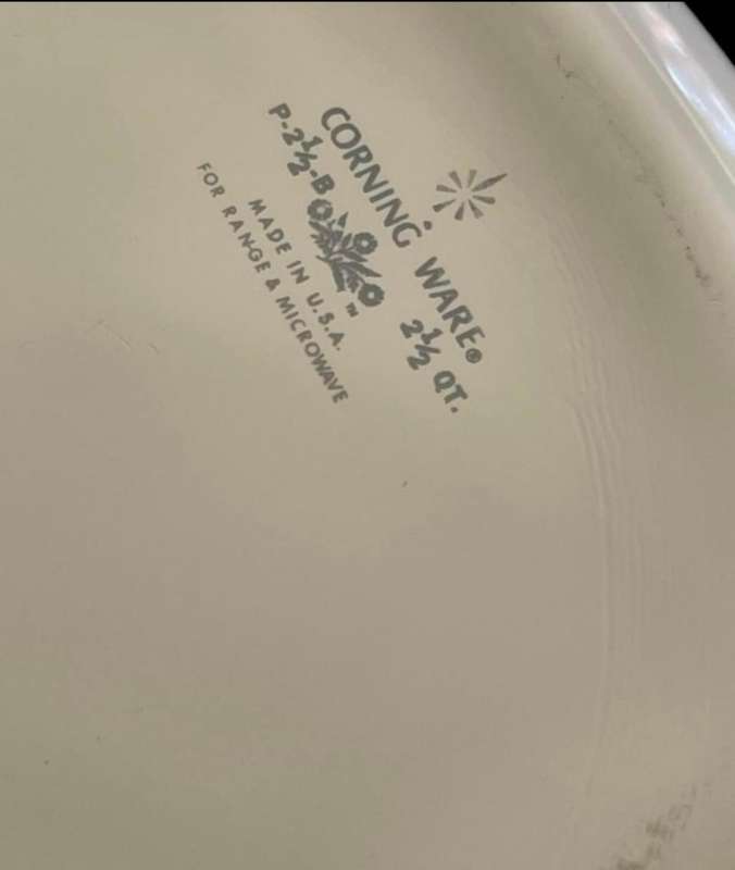 Oven dish Corningware lidded