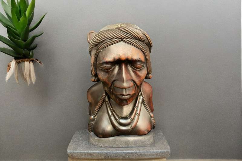 Figurine/bust wood