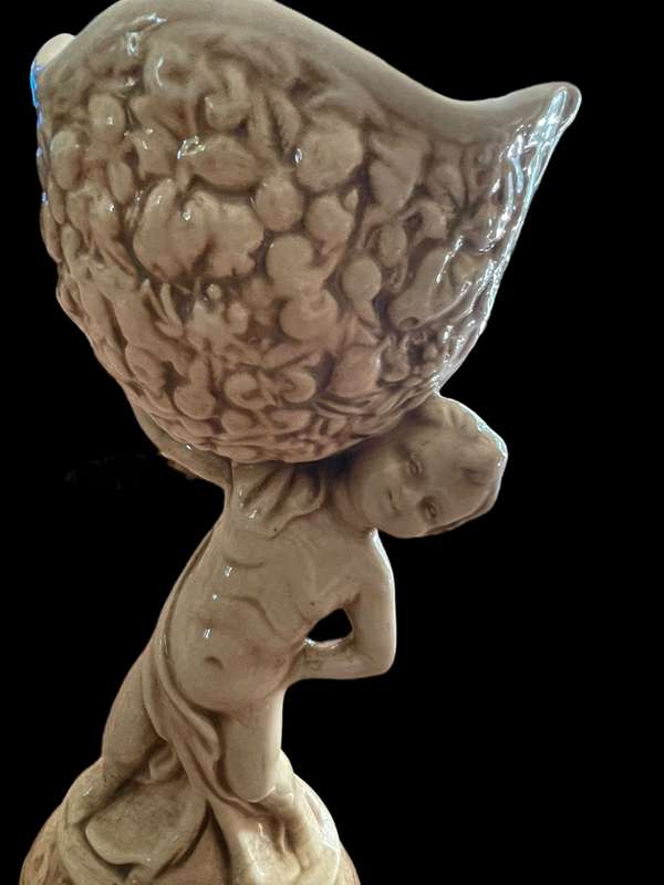 Vase Cherub