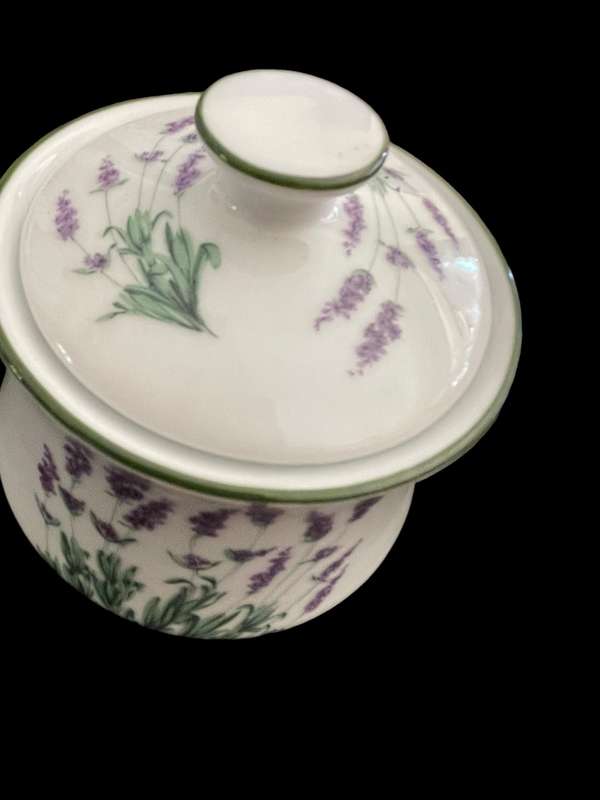 Sugar basin Bavarian lavender