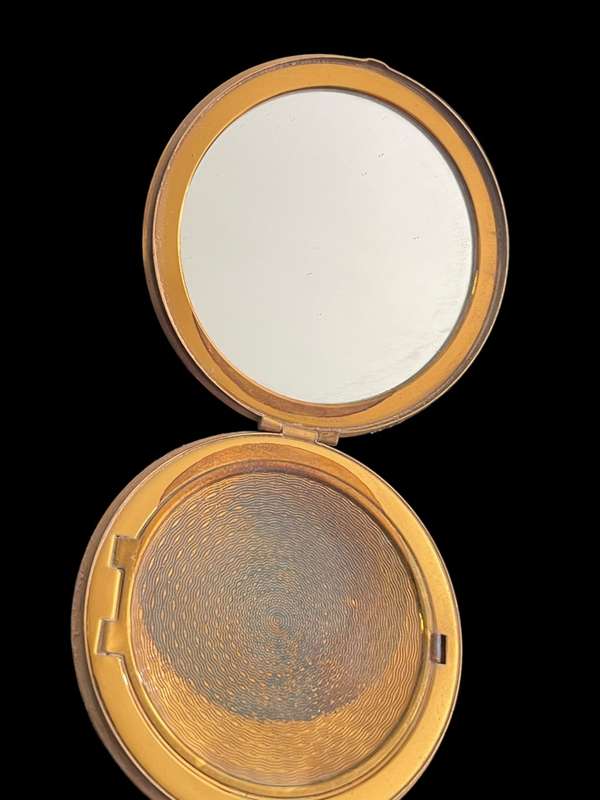 Compact petit point