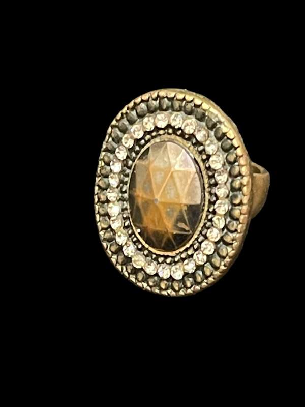 Ring costume jewellery