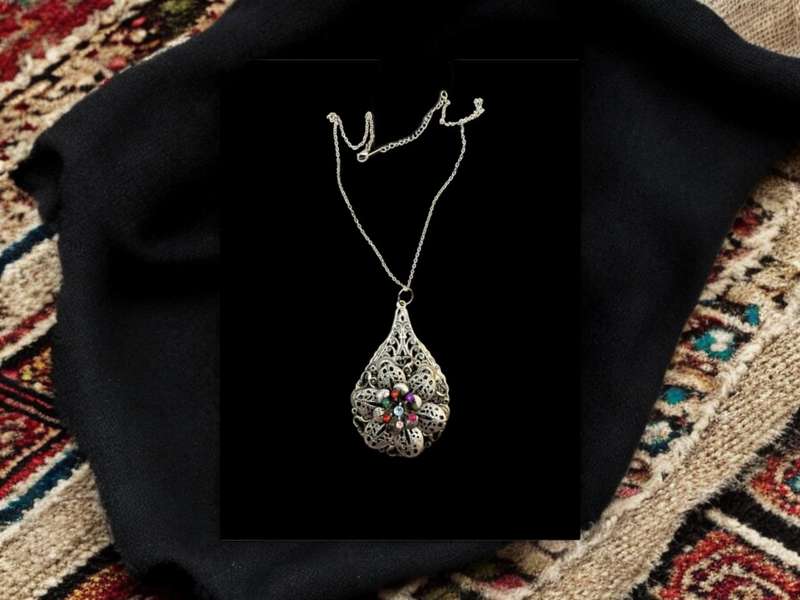 Necklace costume
