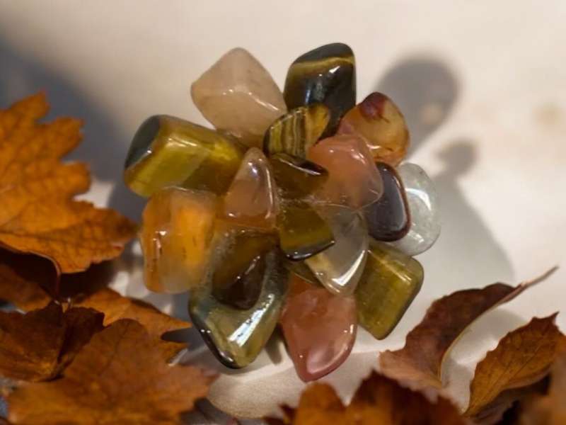 Brooch semi precious stones(N)