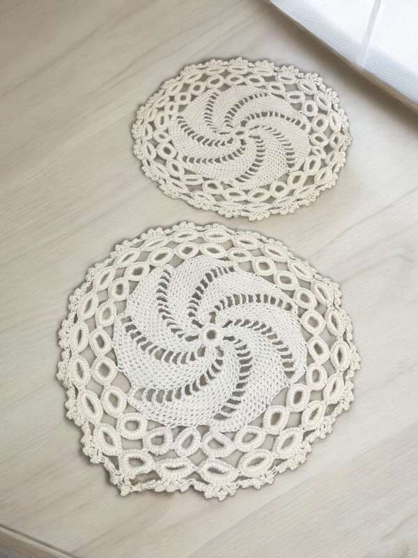 Doilies each(Nr14)
