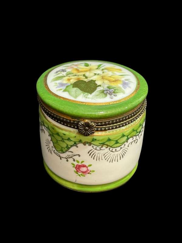 Trinket holder