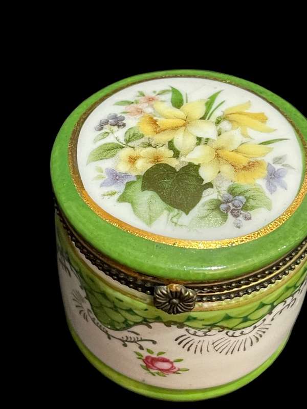 Trinket holder