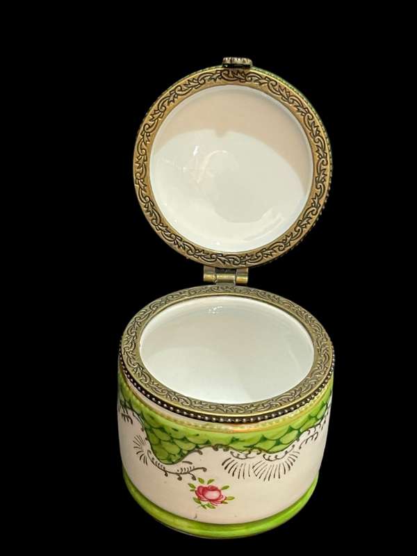 Trinket holder