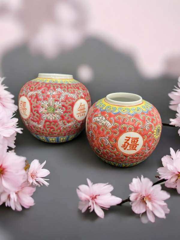 Vases Oriental set