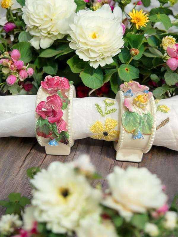 Serviette holders/rings Royal Doulton set