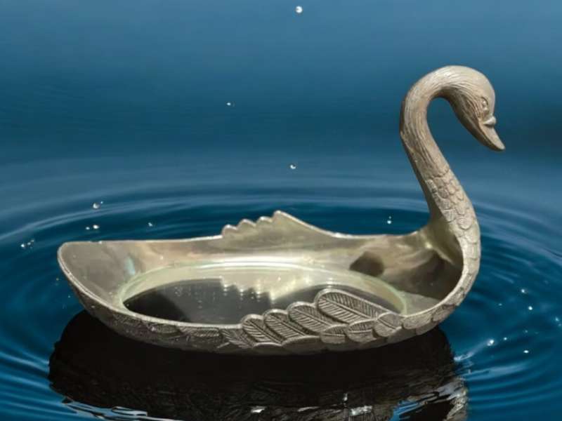 Jewellery holder swan