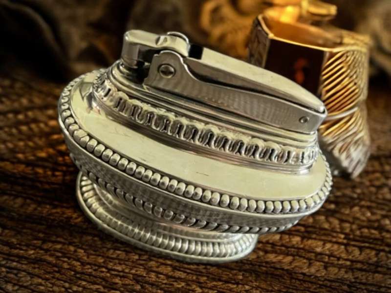 Lighter Ronsons table top lighter