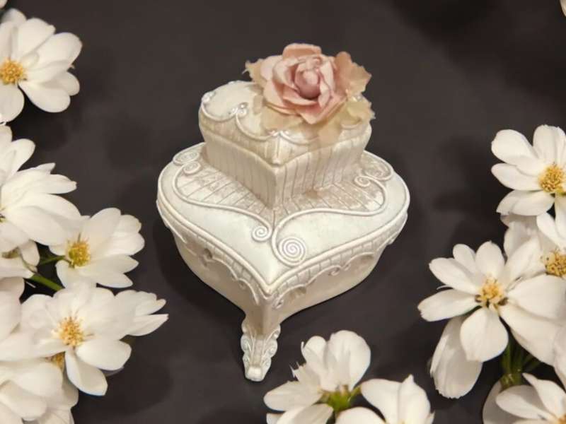 Jewellery/trinket holder