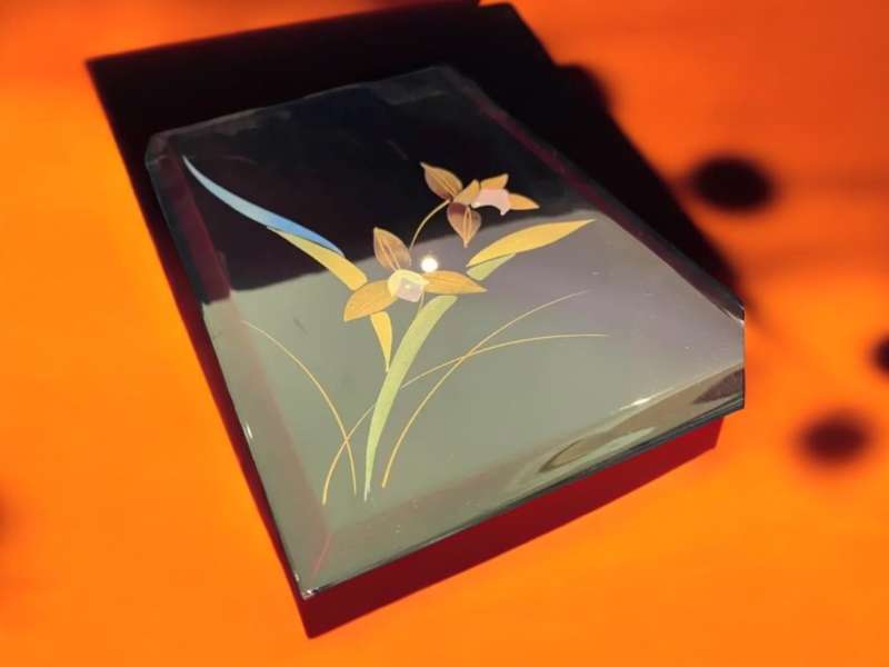 Jewellery/keepsake box Oriental lacquered