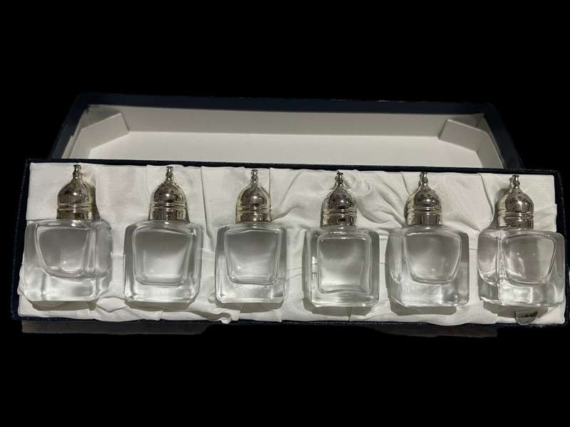 Salt pepper pots