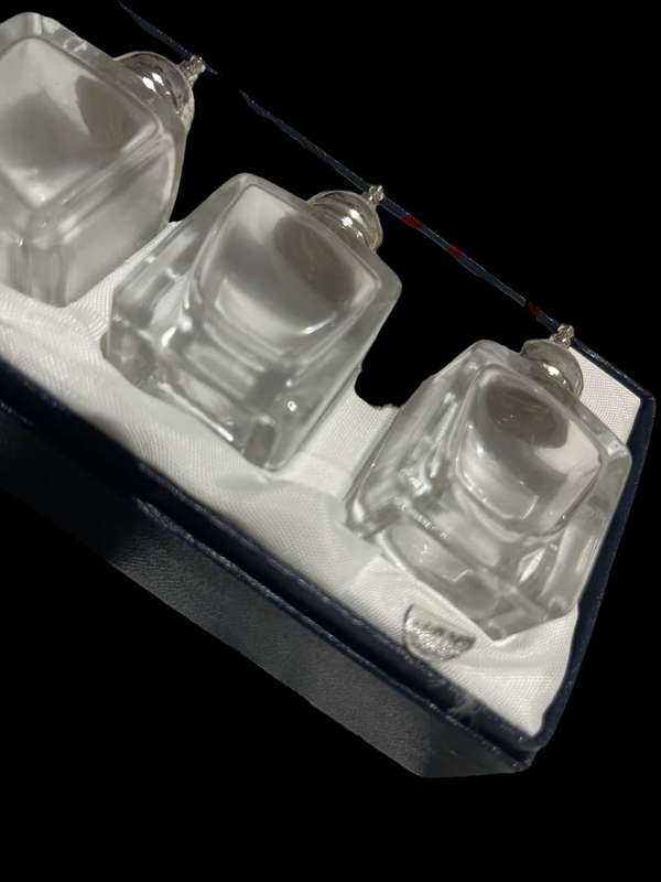 Salt pepper pots