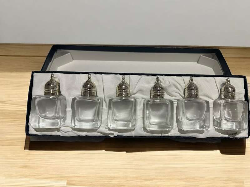Salt pepper pots