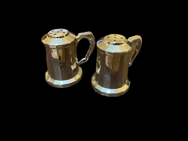 Salt pepper pots