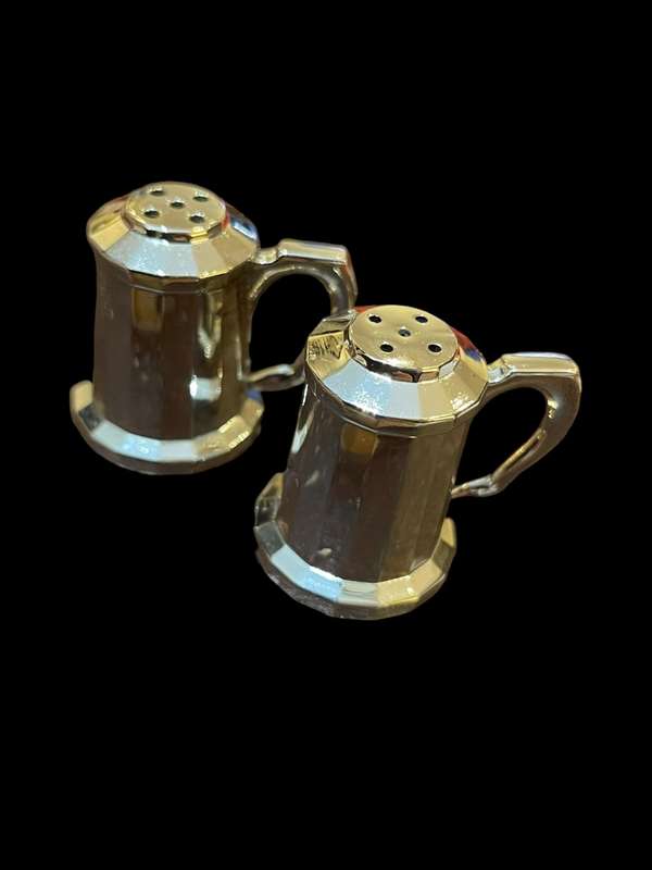 Salt pepper pots