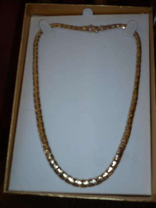 9ct GOLD NECKPIECE